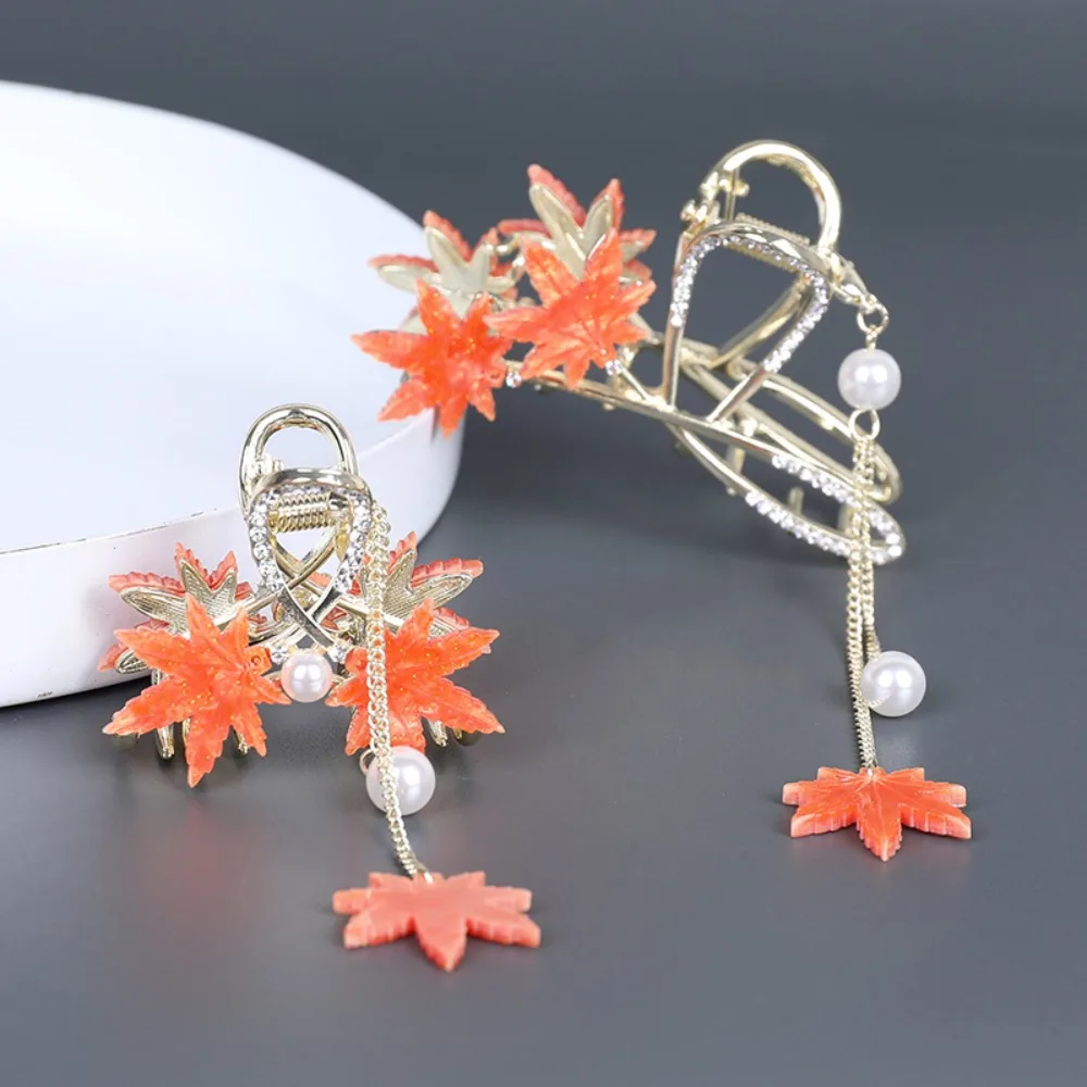 

Vintage Headdress For Female Pearl Headwear For Girls Duckbill Clip Maple Leaves Hair Claw Ponytail Holder Hair Accessories