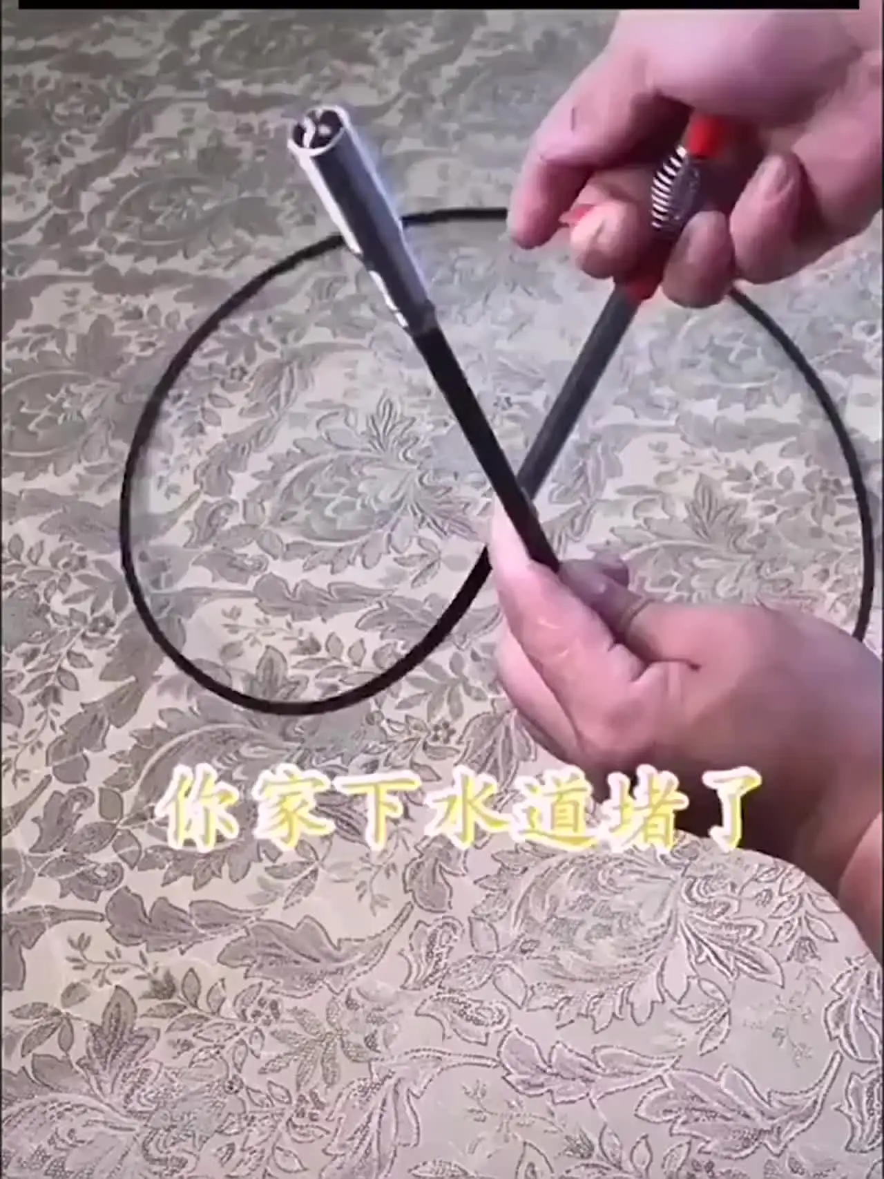 Крючок для труб из стали