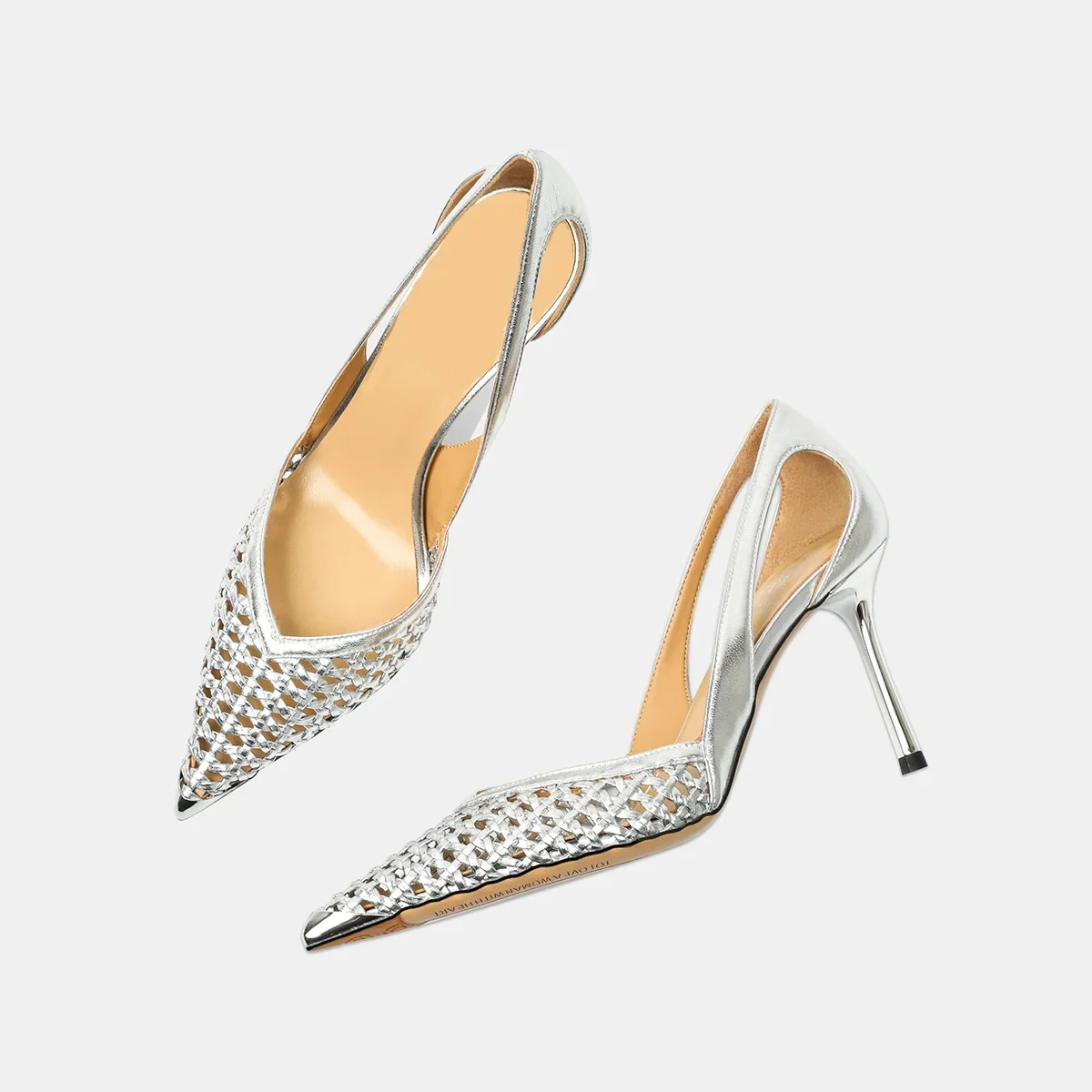 حذاء كعب ذهبي بتفاصيل مجدولة