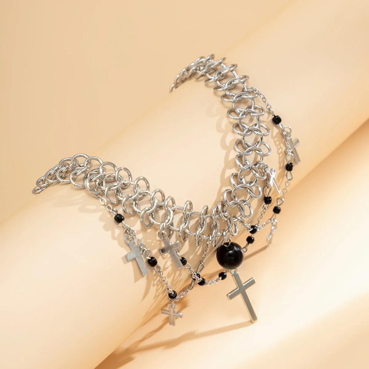 Рисунок 4 - Женское ожерелье с подвеской-крестом в стиле панк