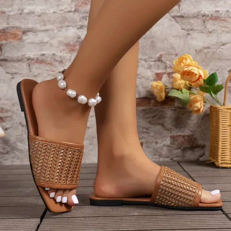 

2023 High Quality Shoes Female Summer Women's Slippers Square Toe Solid Open Toe Low-heeled Light Casual Slippers Large Size 43