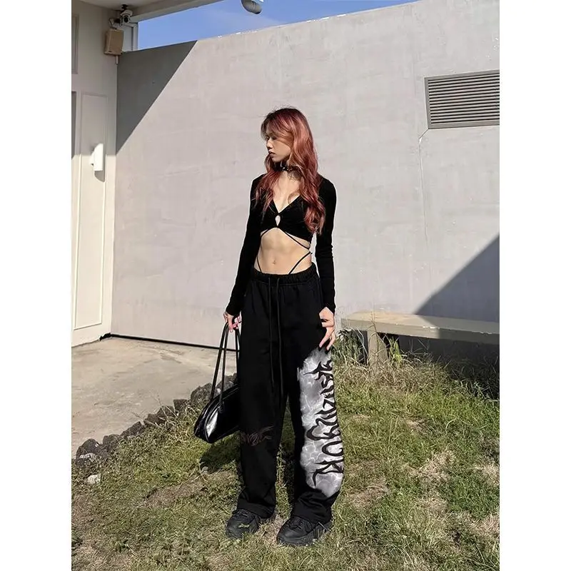 Рисунок 4 - Винтажные спортивные брюки QWEEK Y2K