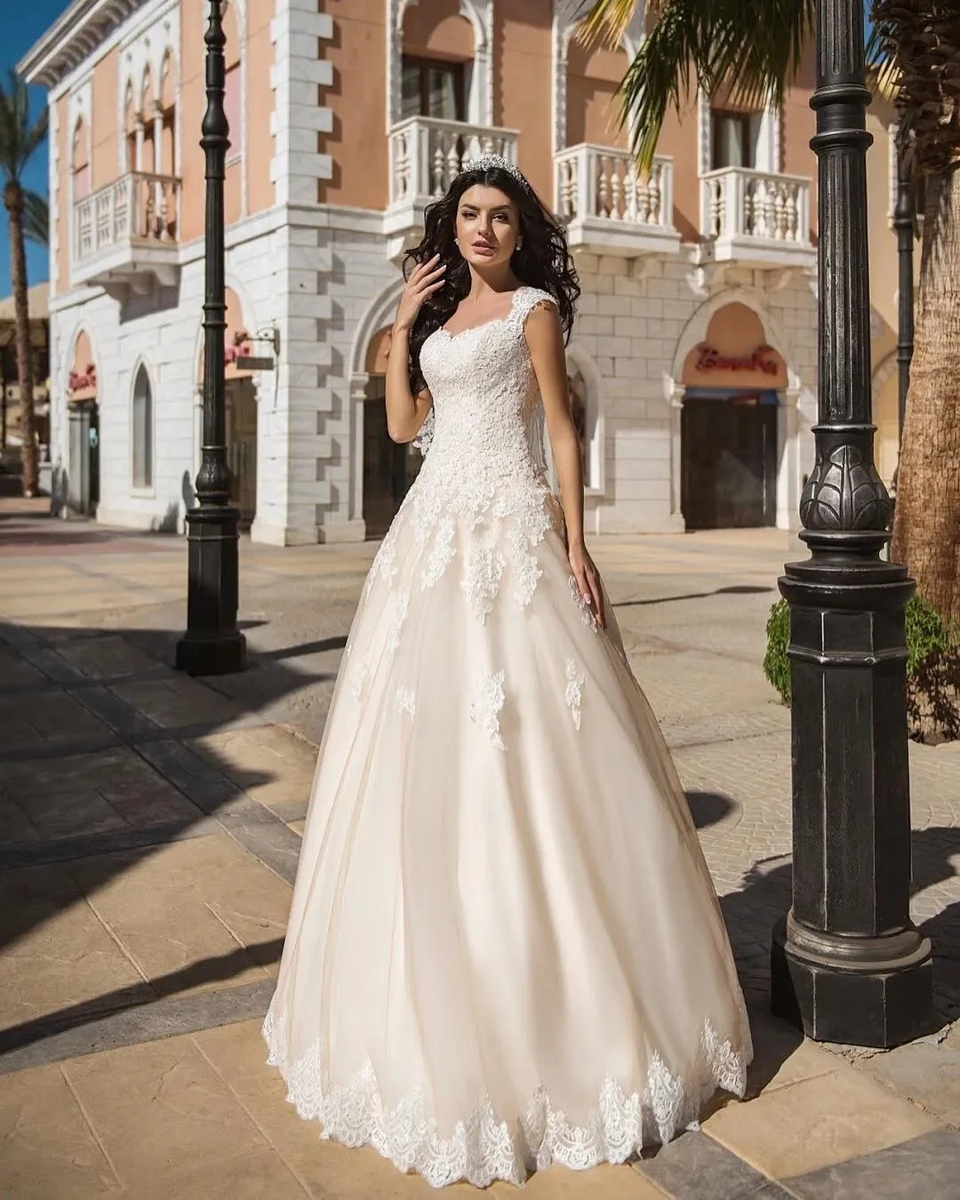 

New Elegant Wedding Dress Sleeveless Lace Appliques A-Line Tulle Bridal Gown Floor-Length Wedding Party Dress Women Prom Dress