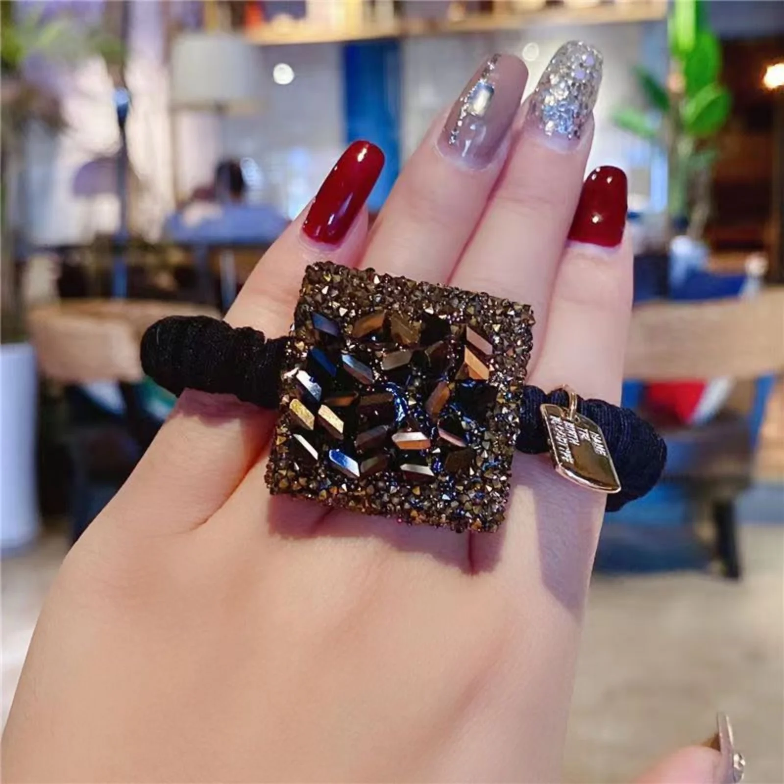 Water diamond headband, elegant retro design, adjustable imitation pearl hair clip, suitable for women