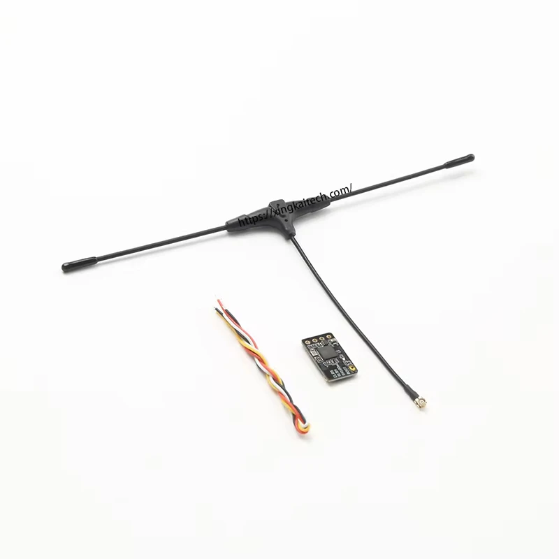 Module ELRS TX RX 433-750 MHz installé sur un drone FPV, relié à un contrôleur de vol et une antenne.