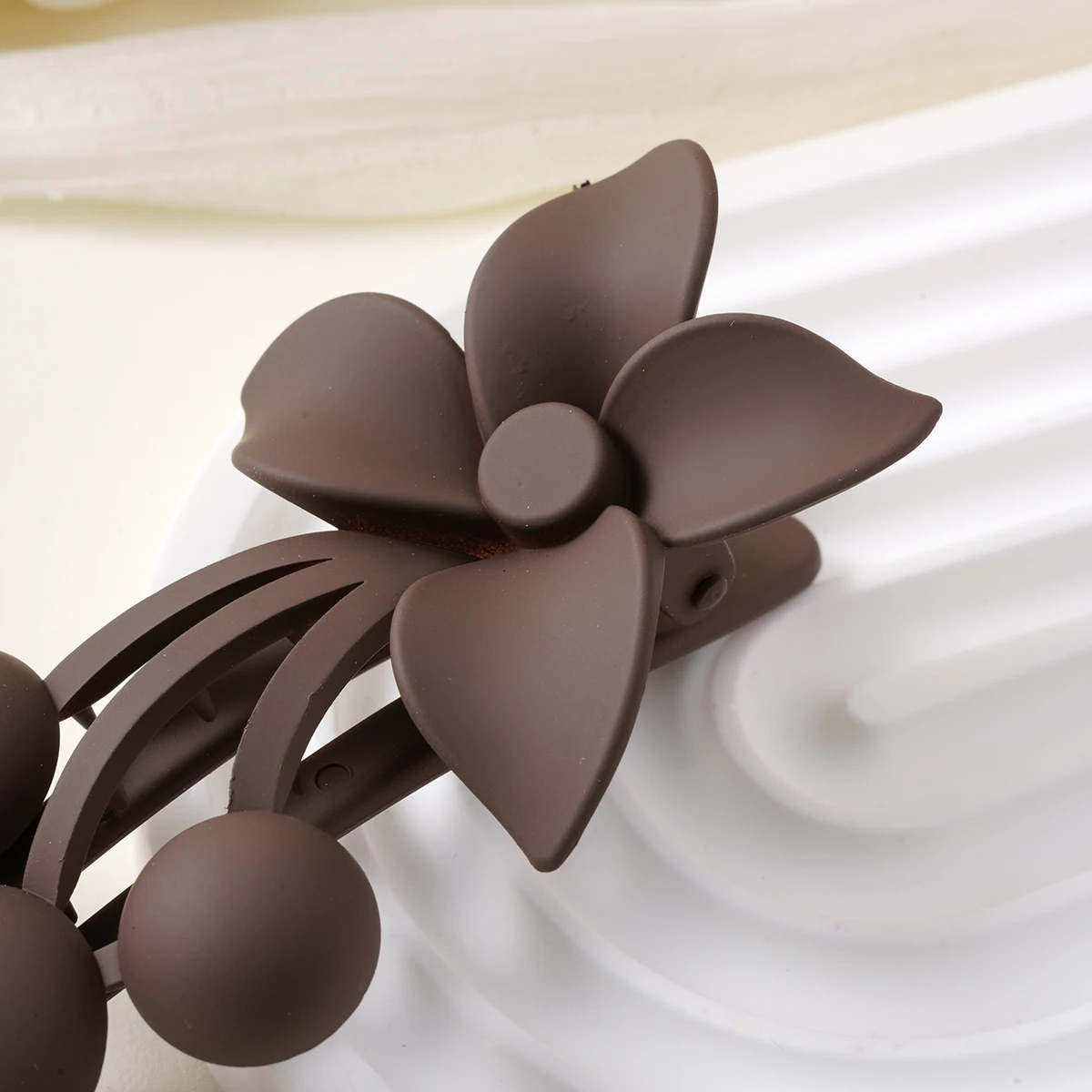 Frosted Flower Haarspangen Greifen Matte Duckbilly Haarklammern Klemme Vintage Für Frauen Mädchen Große Haarnadeln Haarschmuck Pferdeschwanz – Detail 7