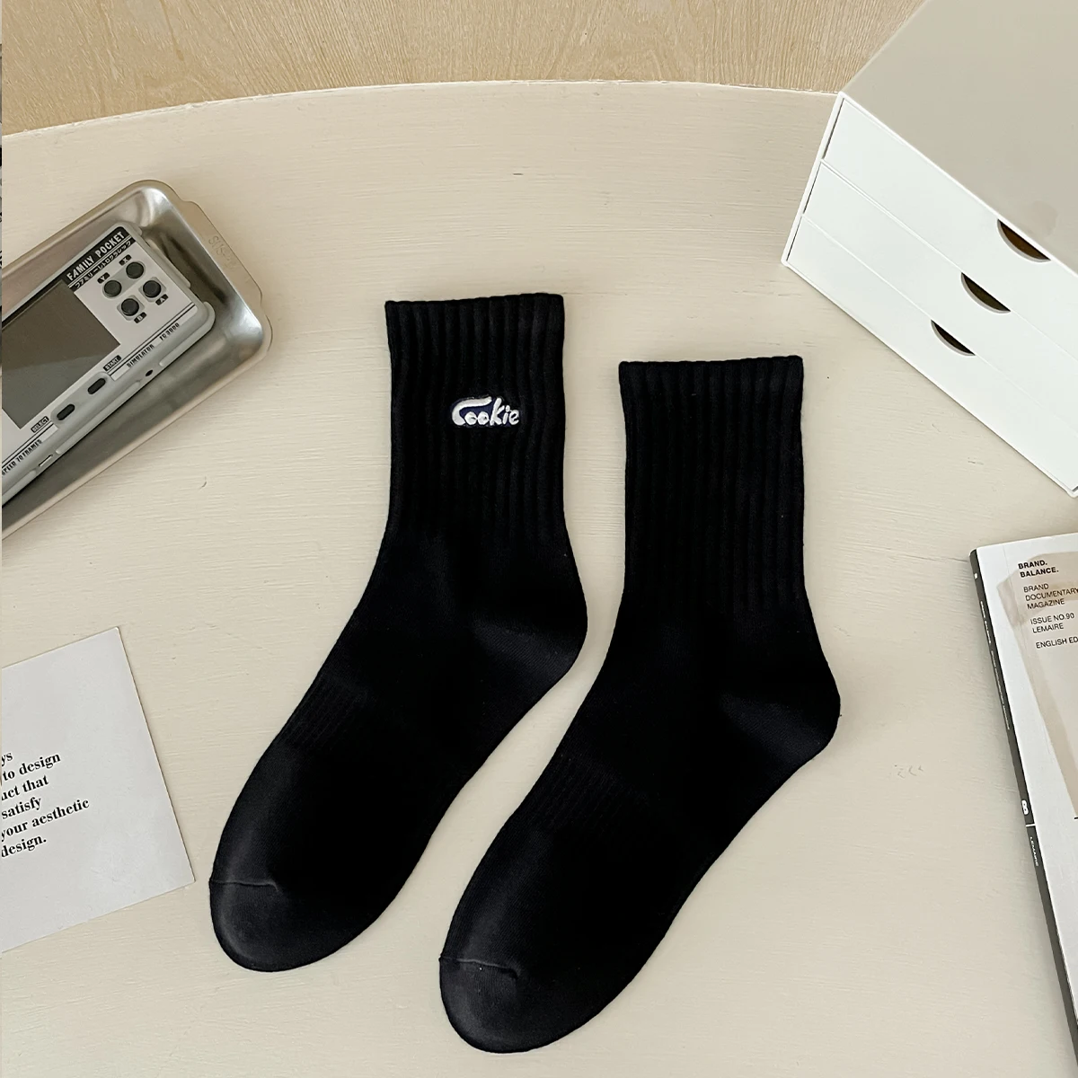 Рисунок 2 - Вязаные носки с надписью вышитая