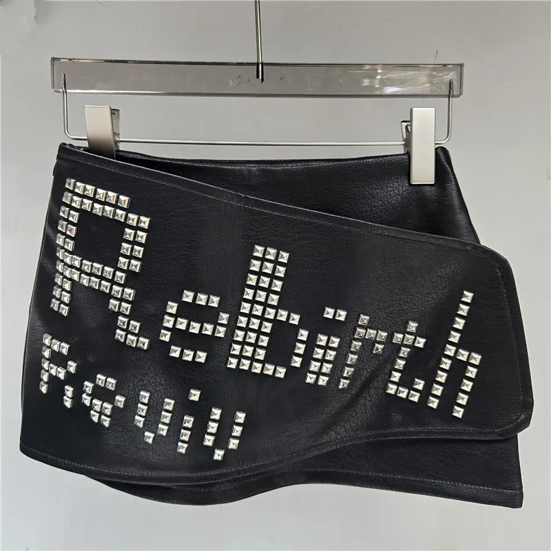 DEAT 2026 Autumn High Street Style Letter Square Rhinestone Decoration Low Waist Mini‑Skirt For Women PU‑Leather Skirts 29A9423
