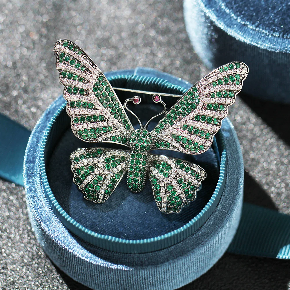 New Elegant Natural Shell Pearl Butterfly Brooches Luxury Gold-plated Zircon Temperament Insect Pins Female Clothing Accessories