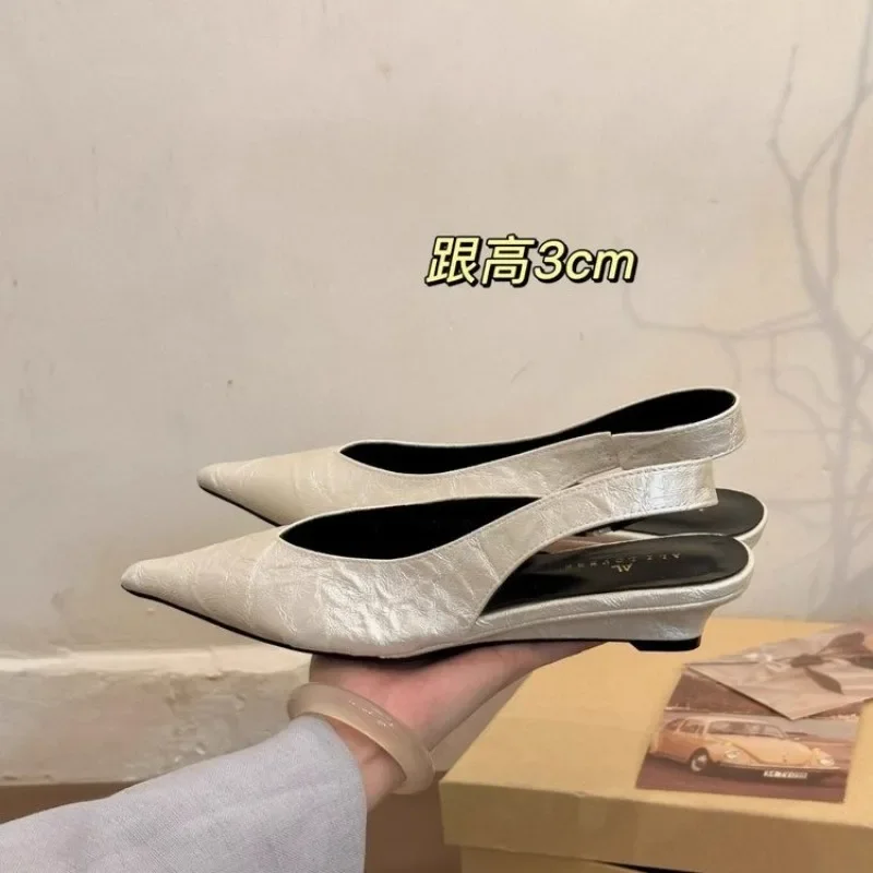 صنادل نسائية بأصابع مدببة وكعب إسفيني بنقشة جلد النمر 5