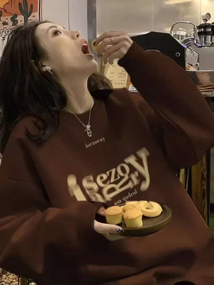 

Maillard wears coffee color oversize round neck hoodless sweatshirt women's autumn and winter 2023 new fleece top women