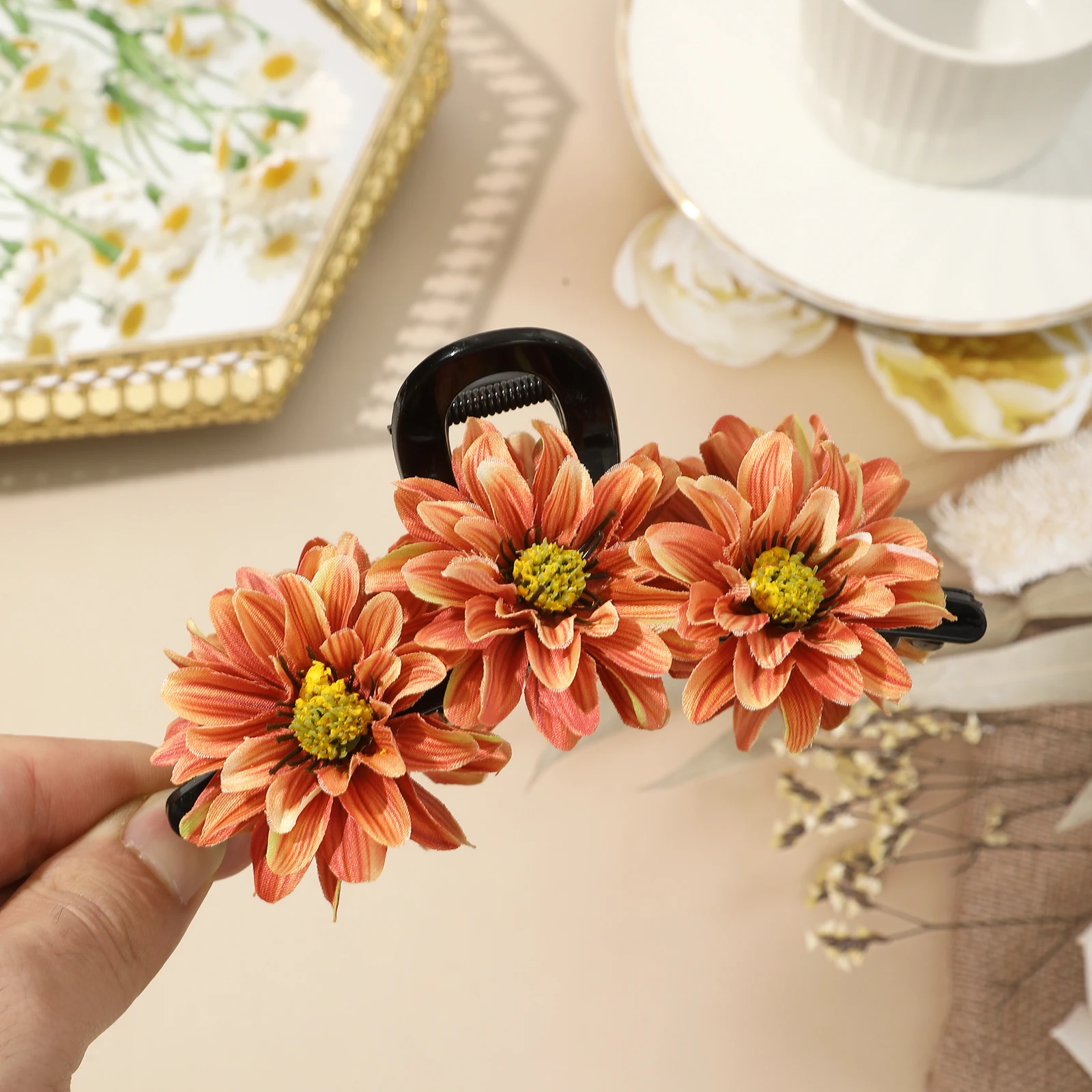 1pc Spring Flower Hair Claw Crab Clips for Women Sweet Shark Clip Flowers Barrettes Plastic Hairpin Hairgipper Hair Accessories