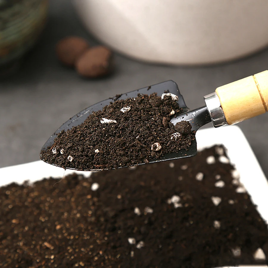 Organic Soil For Horticulture, Nutrient Soil For Flowers, Succulent soil, And Fertilizer for Seedling Cultivation