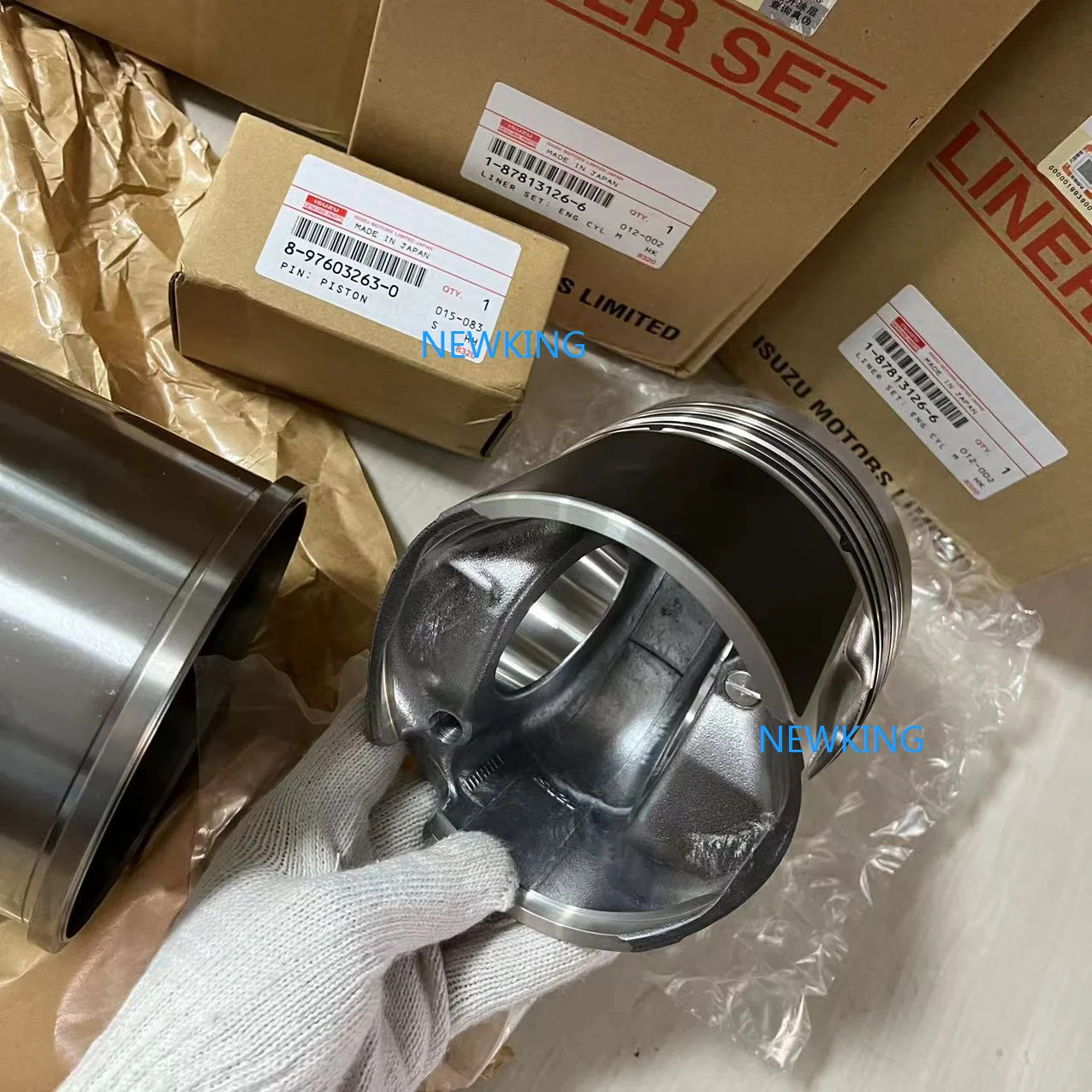 

Isuzu original 6UZ1 engine cylinder sleeve assembly is suitable for Hitachi ZAX470-5 excavator.