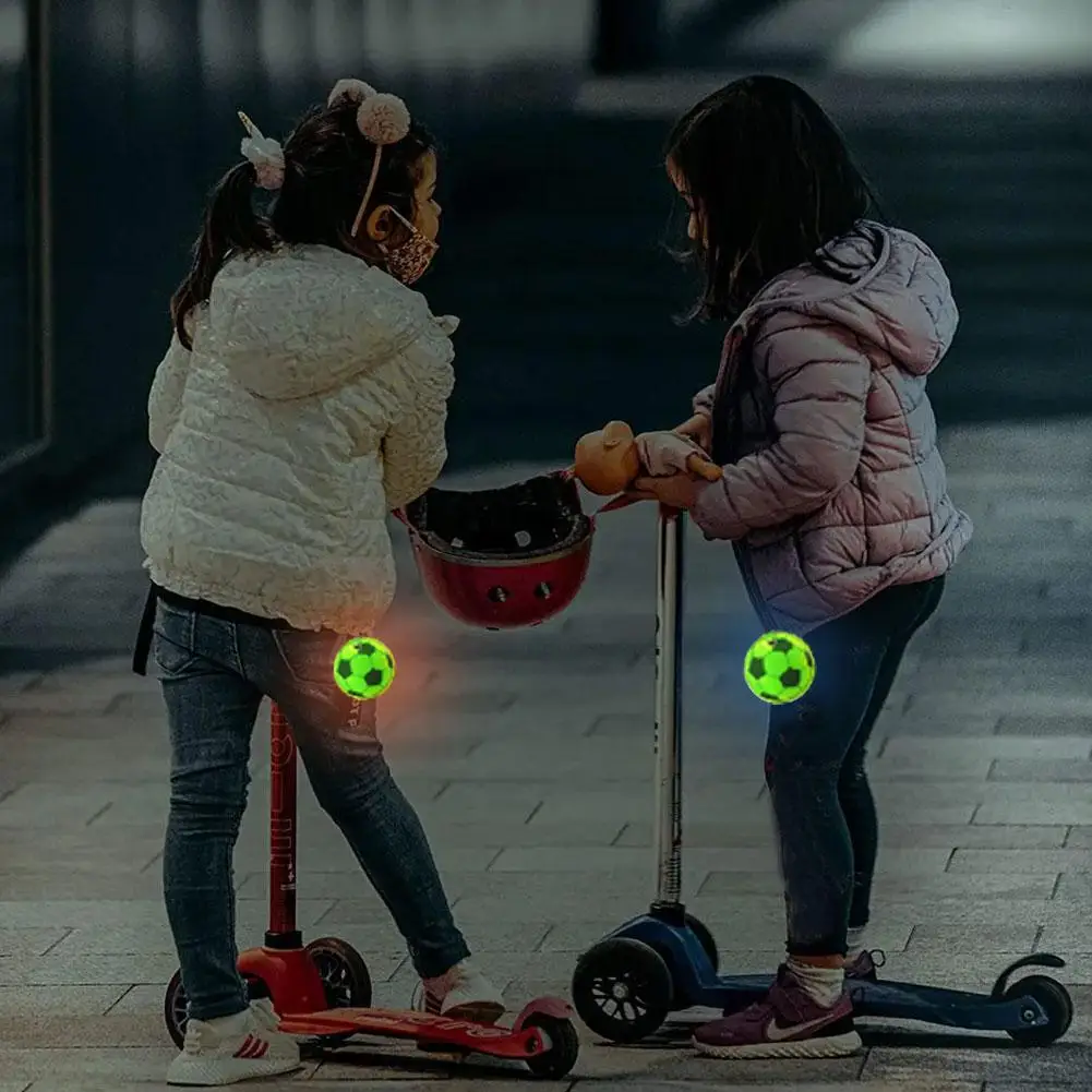 10PCS Football Reflective Keychain for Kids Night Safety Key Chain for Bags Backpack Pendant Reflector Things Traffic S J7Y9