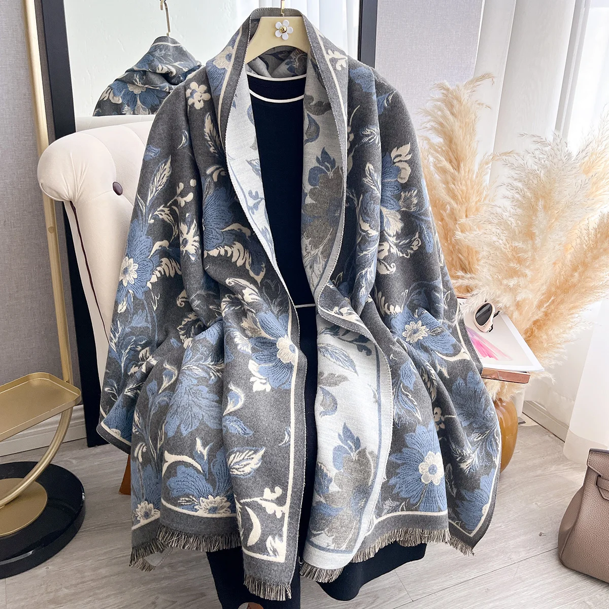 Autumn and Winter New Retro Elegance Two-Sided Jacquard Pashmina Scarf Warm Fringe Shawl Outdoor Coldproof Windproof Blanket