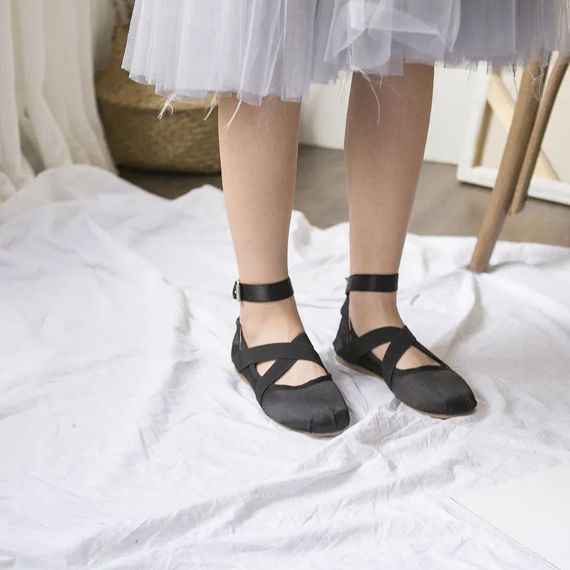 

TINGHON Retro Classic Silk Ballet Shoes Cross Elastic Bandage Ballet Shoes Women Round Toe Women Flats Elegant Valentine Shoes