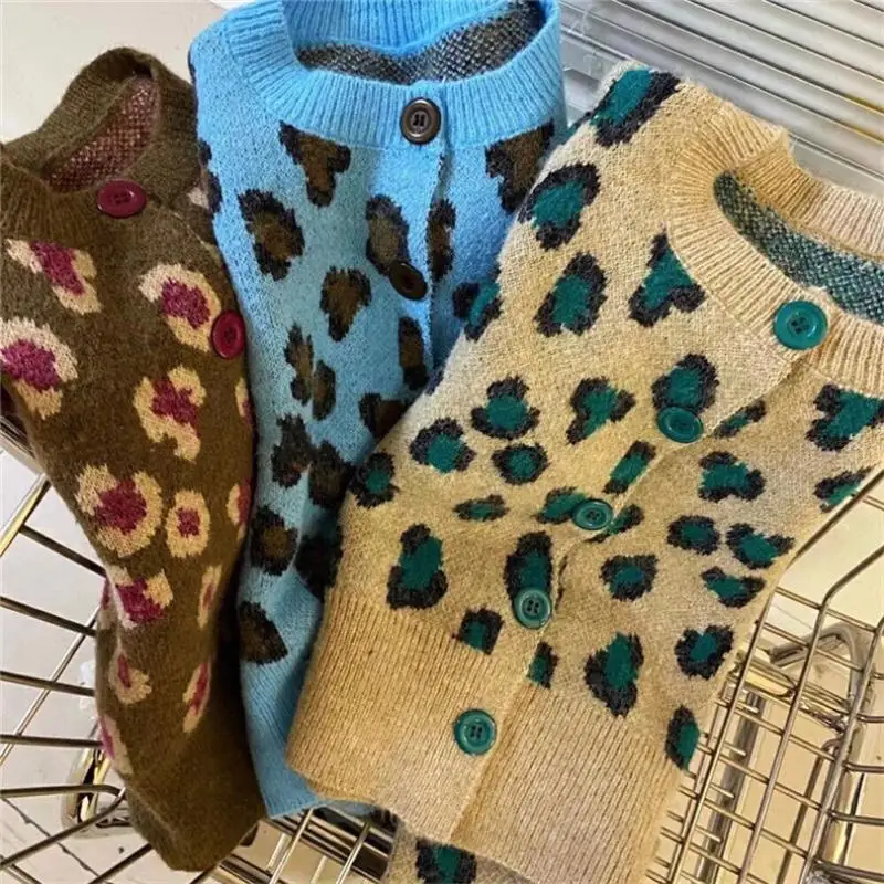 ������ ��Ƽ�� ª�� ��Ʈ ī���, ũ��� ȣ�ǹ��� �Ƿ�, ������ ������ ��Ŷ, �ѱ� 2022, ����, �ܿ�