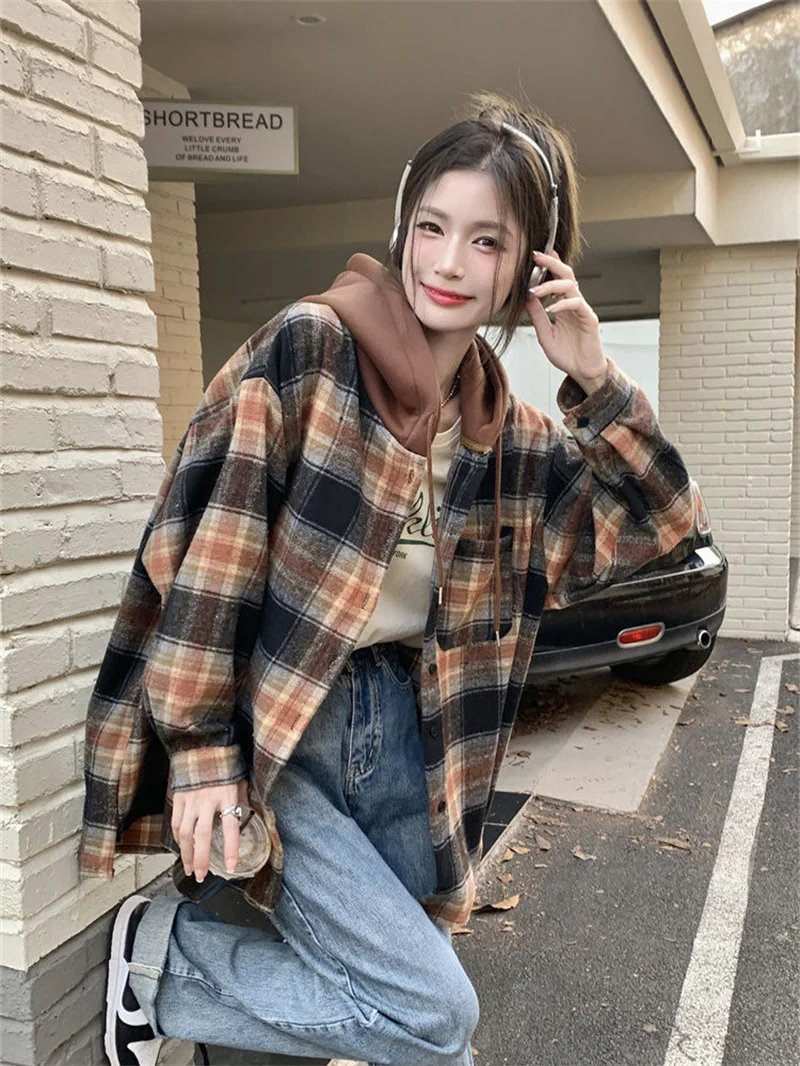 2023 New Checkered Hooded Short Coat Women's Autumn Loose Mid length Versatile Fashion High Grade Long Sleeve Top Commuting P172