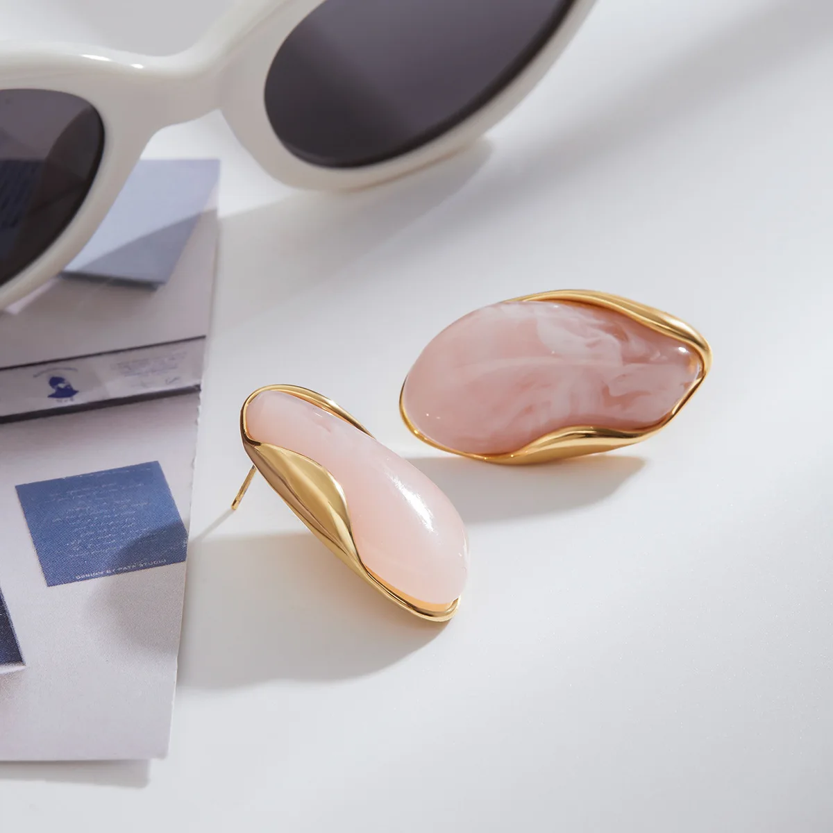 Design Sense Geometric Irregular Stud Earrings for Women Multi-color Enamel Resin Chunky Gold Plated Ear Studs Fashion Jewelry