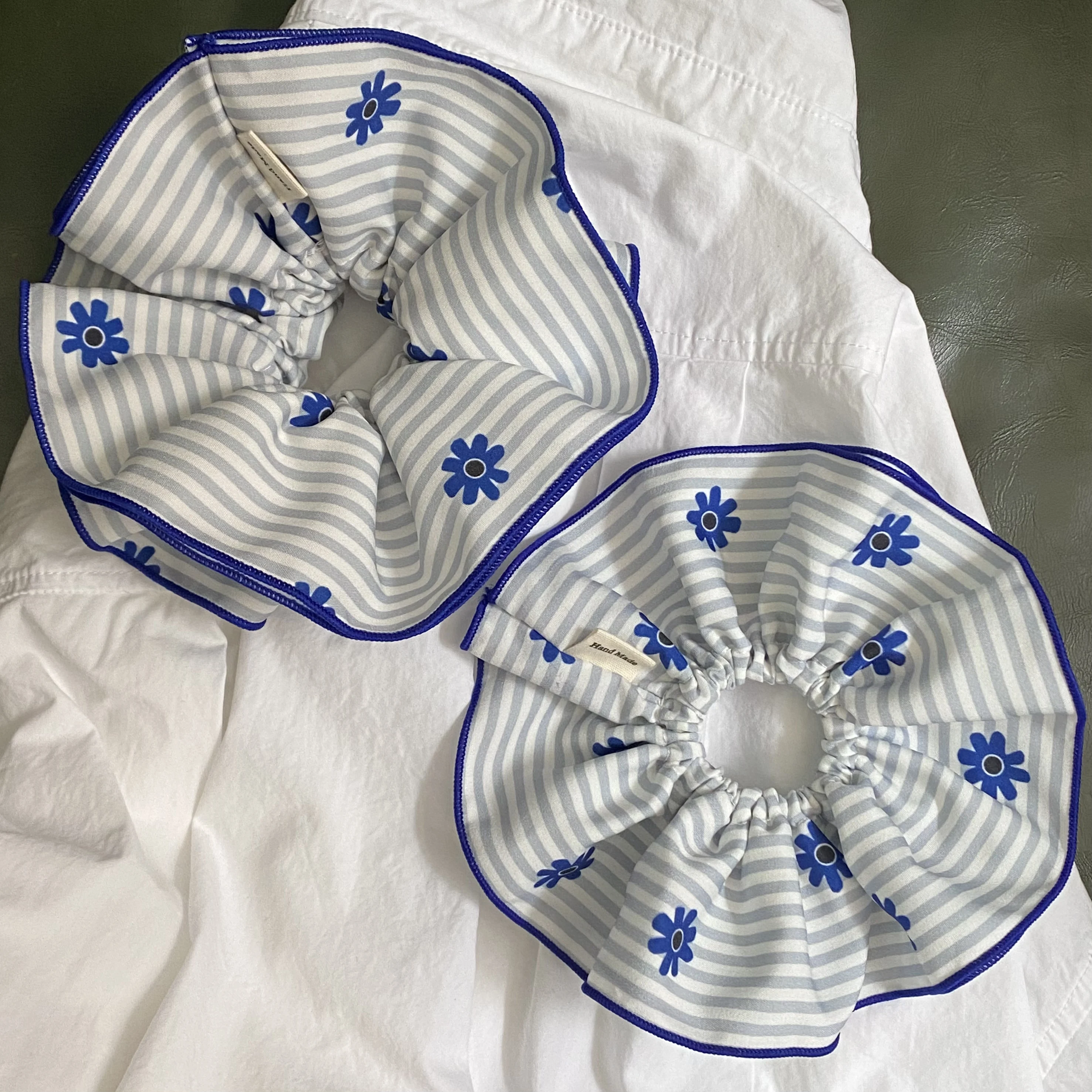1Pc Blue And White Striped Floral Scrunchies Set, Handmade Hair Accessories For Women, Cute Hair Ties For Daily And Party Wear