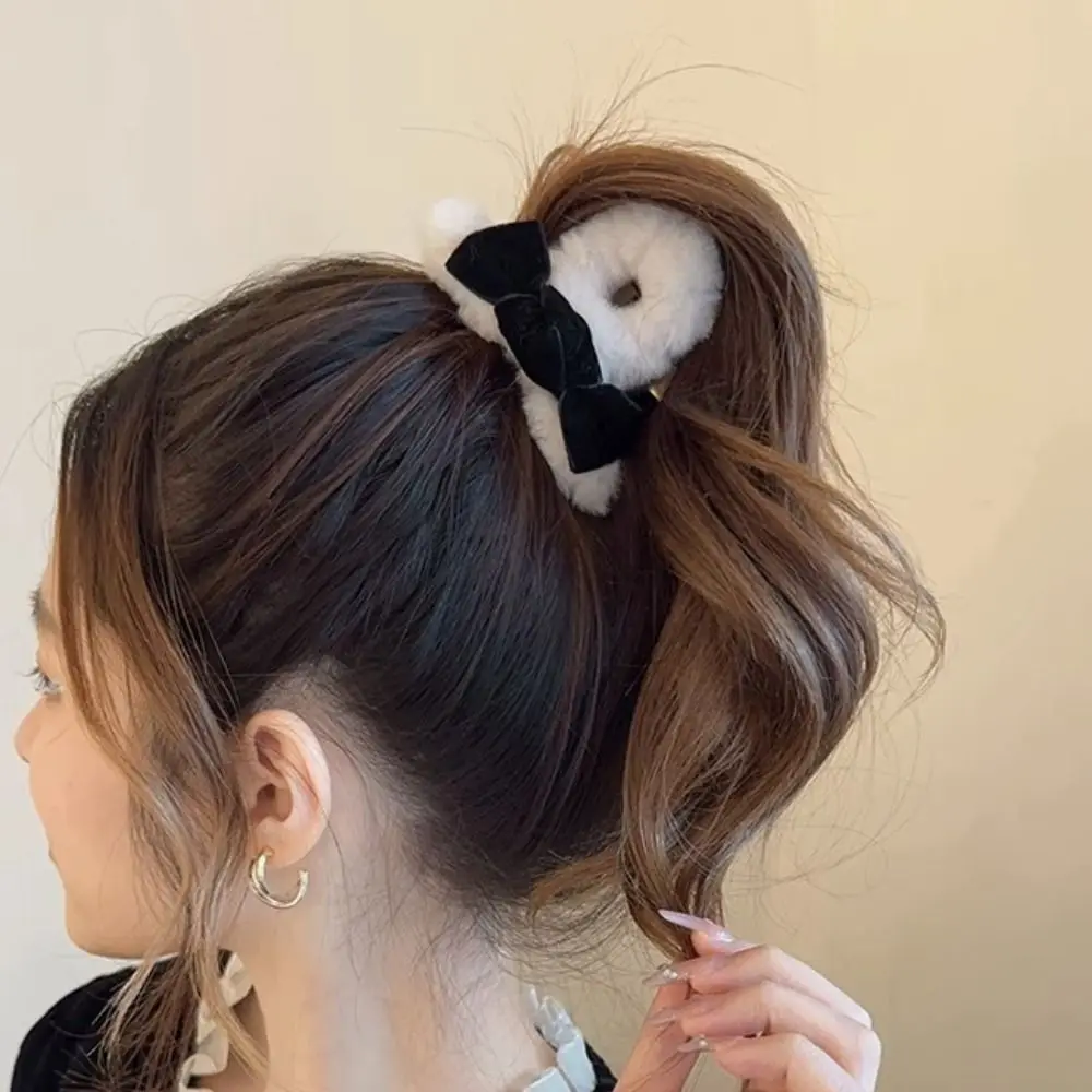 

Faux Fur Bow Plush Hair Claw Retro Ponytail Holder Soft Large Hair Crab Clip Headwear Hair Accessories Plush Shark Clip Female