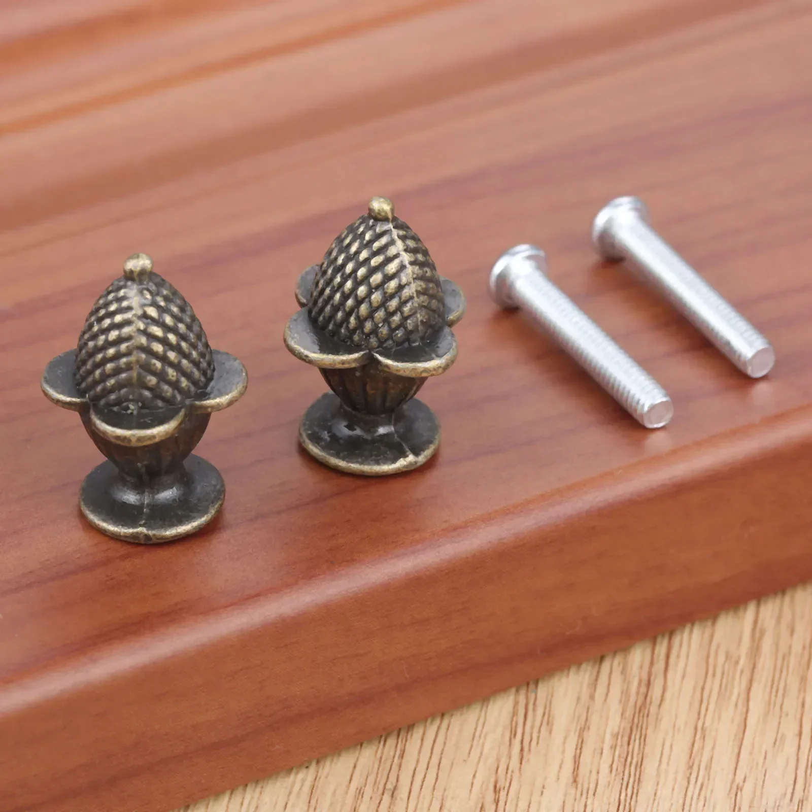 2pcs Alloy Strawberry Knobs Antique Bronze Zinc Alloy Handles Pulls w/screws 25x18mm Drawer Door Cabinet Vintage Decor w/screws furniture knobs