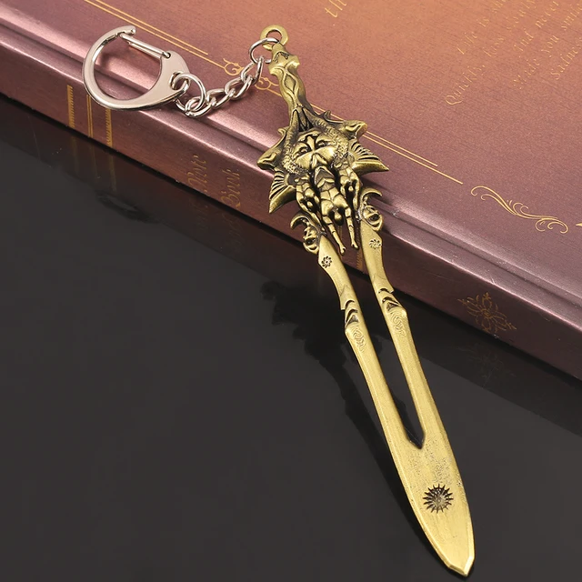 crafthand Metal Kratos Weapon Blade of Olympus Model Metal Keyring Keychain  Alloy Product Model Ragnarok little Gifts For The Game Fans