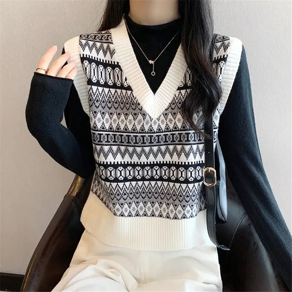 

Overlay Vest Women Clothes Cat Kawaii V Neck Y2k Vintage Sweaters Sleeveless Oversize Crop Tops Female Korean Fashion Vests