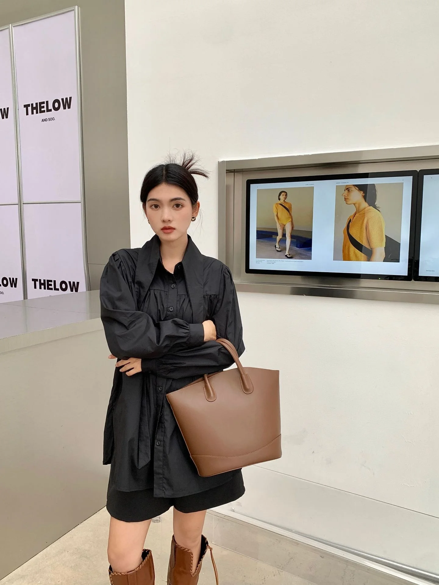 

Genuine leather bag Tote One shoulder women's fashion versatile Mini niche design bucket