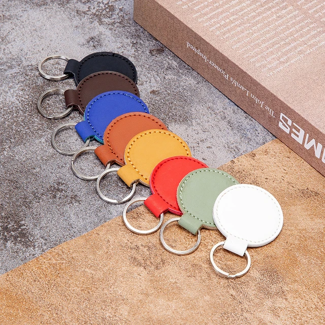 ROUND LEATHER KEYCHAIN