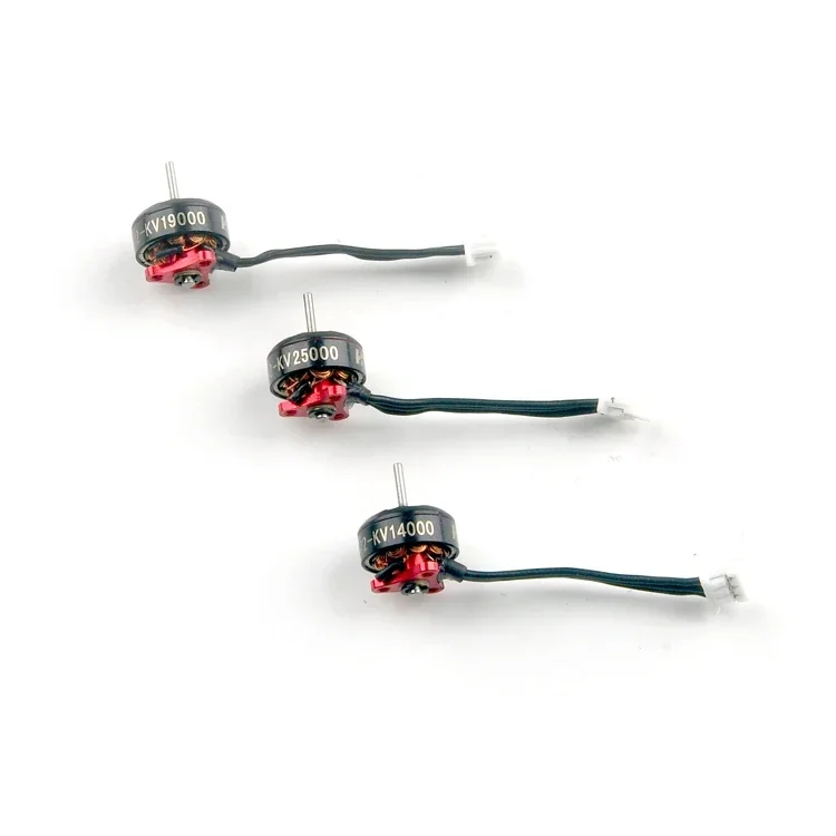 Gros plan sur le moteur Happymodel EX0802 25000KV montrant le bobinage et l'axe
