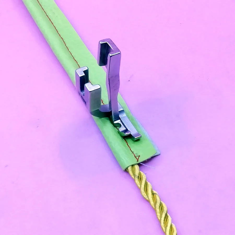 Sewing Machine Synchronous Car Multi-Purpose Presser Foot Side Right Unilateral Half Pinhole Zipper Plastic Bone Seam Rope