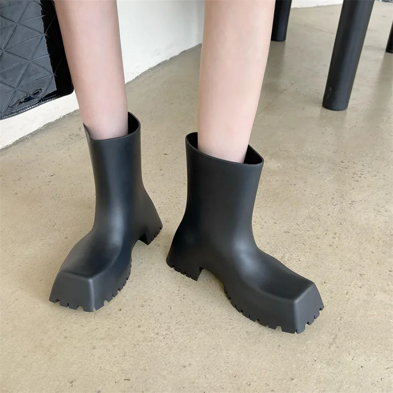 thumbnail image 2 of Botas de lujo para mujer, botas de diseñador de moda, botas cortas antideslizantes impermeables, punta cuadrada, botas de lluvia de plataforma cómodas para mujer de cuero suave, 2 of 5