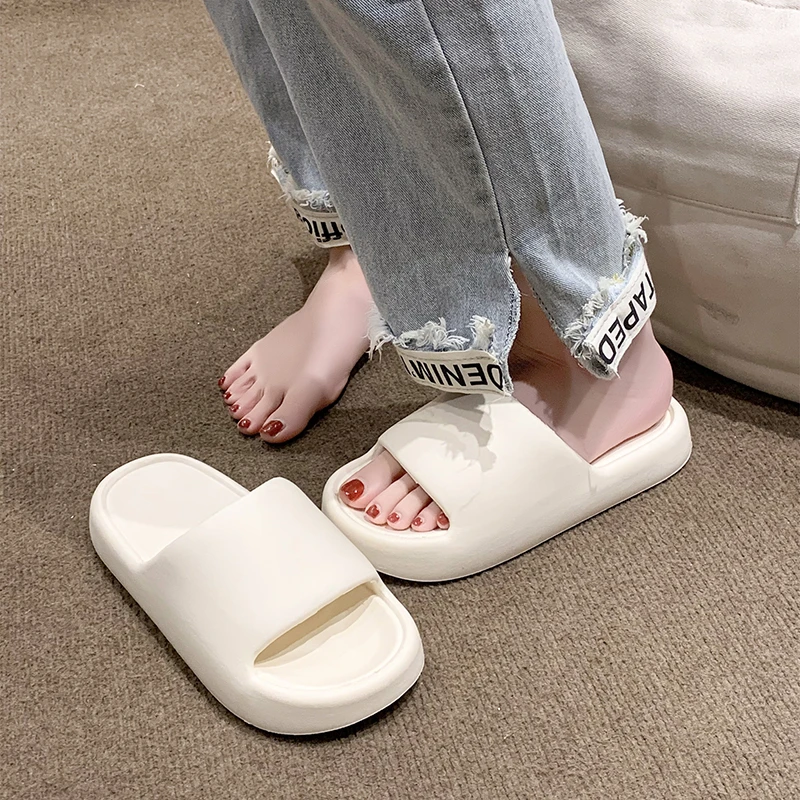 

2023 Women's fashion flip-flops tide anti-skid bath thick-soled good celebrity beach girl's slipper DY4404