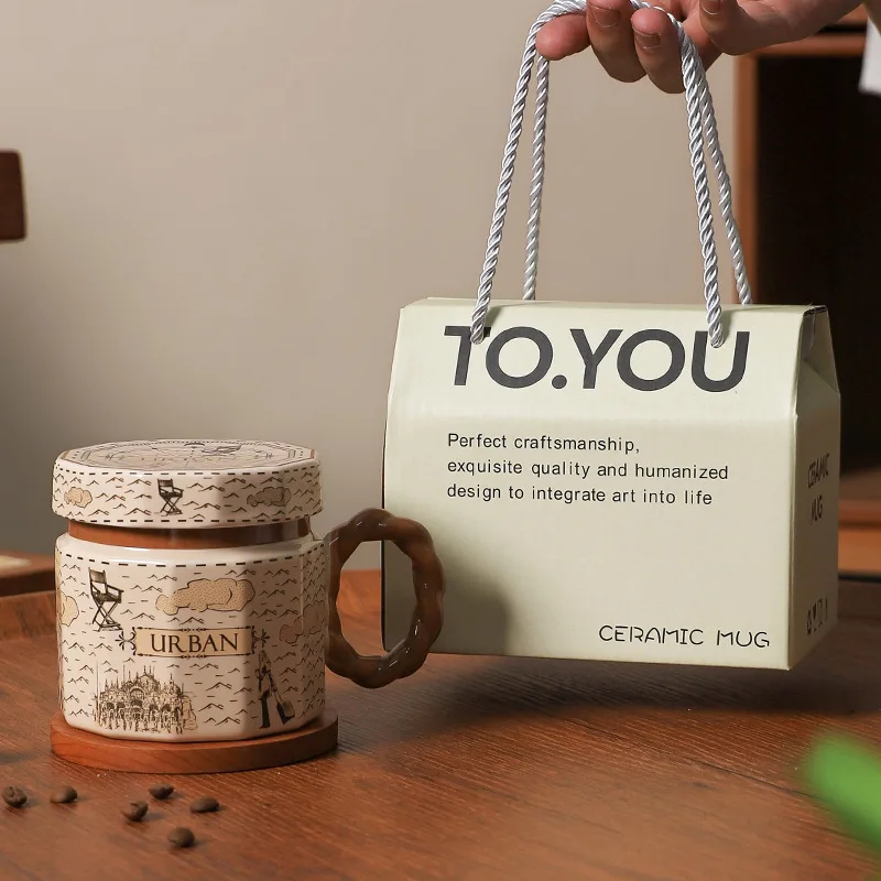 Cup portable box.