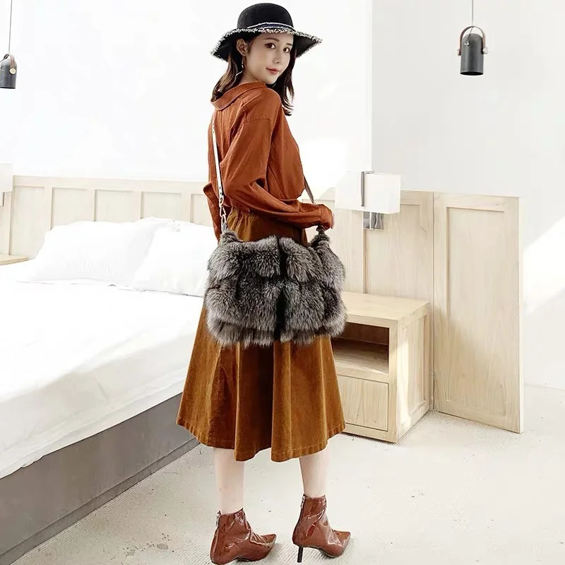 Luxury Fox Hair Shoulder Bag For Women's New Fashionable Large Capacity Fur Handbag With Fluffy Plush Commuter Bag