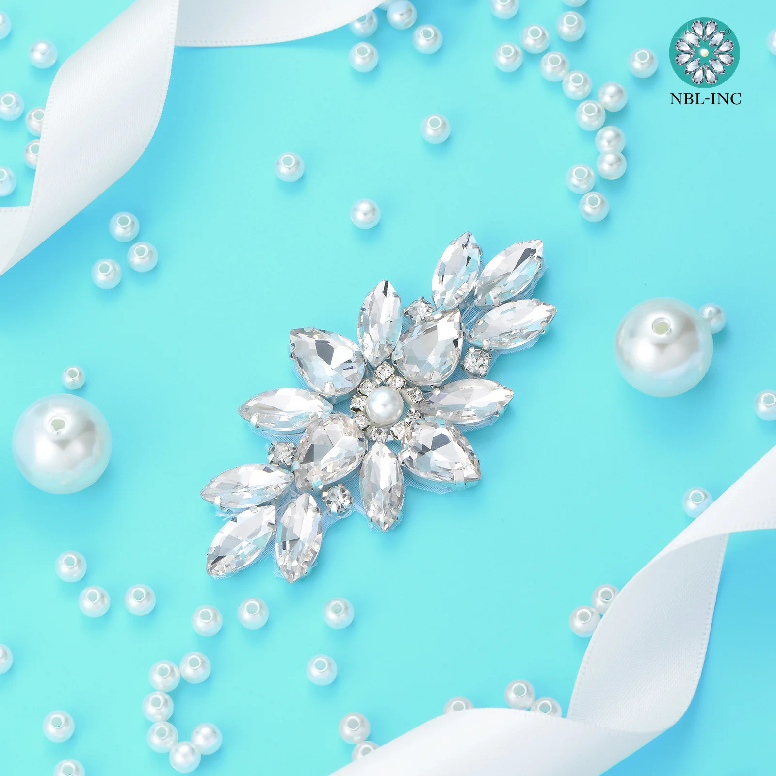 

(50 шт.) оптовая продажа, Серебряные Кристаллы, искусственная аппликация, патч для пришивания утюгом для платья, обуви, аксессуары WDD1346