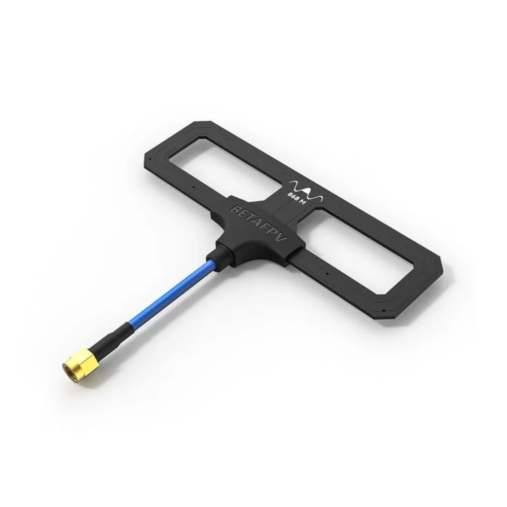 Gros plan sur le connecteur SMA mâle et le câble de l'antenne Moxon V2 haute performance pour drone FPV.