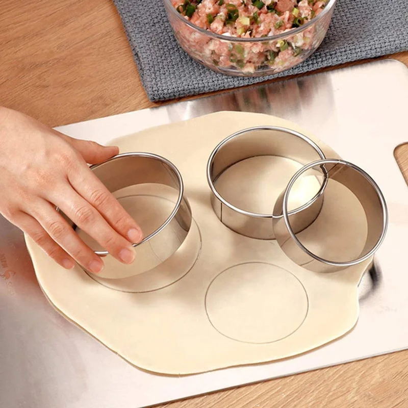 5Pcs/Set Stainless Steel Round Cookie Biscuit Cutters Circle Pastry Cutters Metal Baking Circle Ring Molds for Kitchen DIY Mold