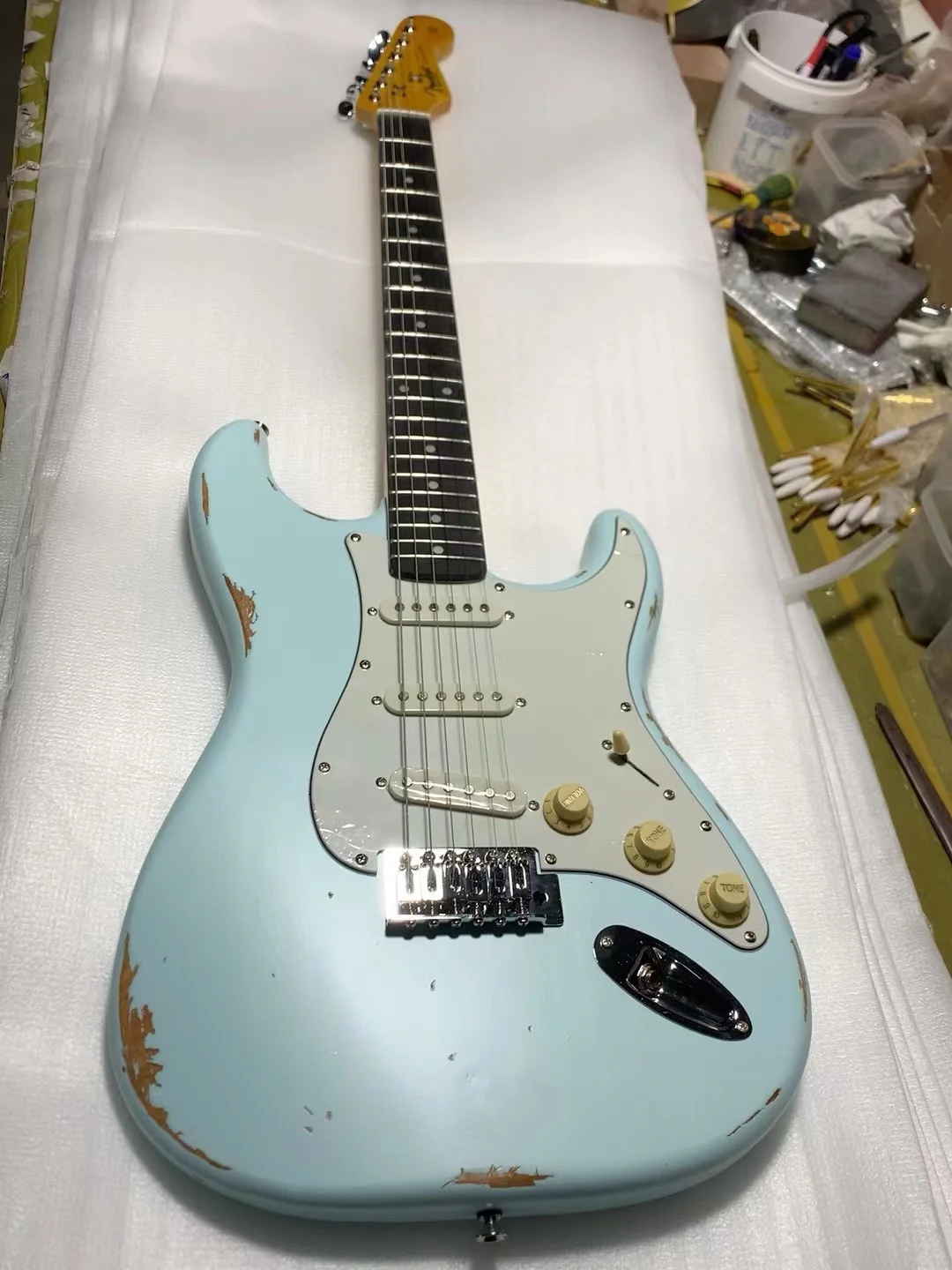 ST electric guitar High-end ST guitar High-definition glossy baked paint Good workmanship Good sound Comfortable hand fee