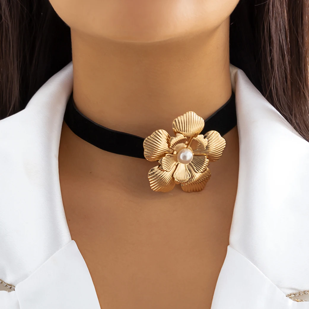 TseenYi Collana Girocollo Rosa Fiore Nero Collana Vintage Grande Fiore In Velluto Collana Girocollo Fiore Grande Velluto Nero Scamosciato Collana Gioielli Per Donne E Ragazze Regali