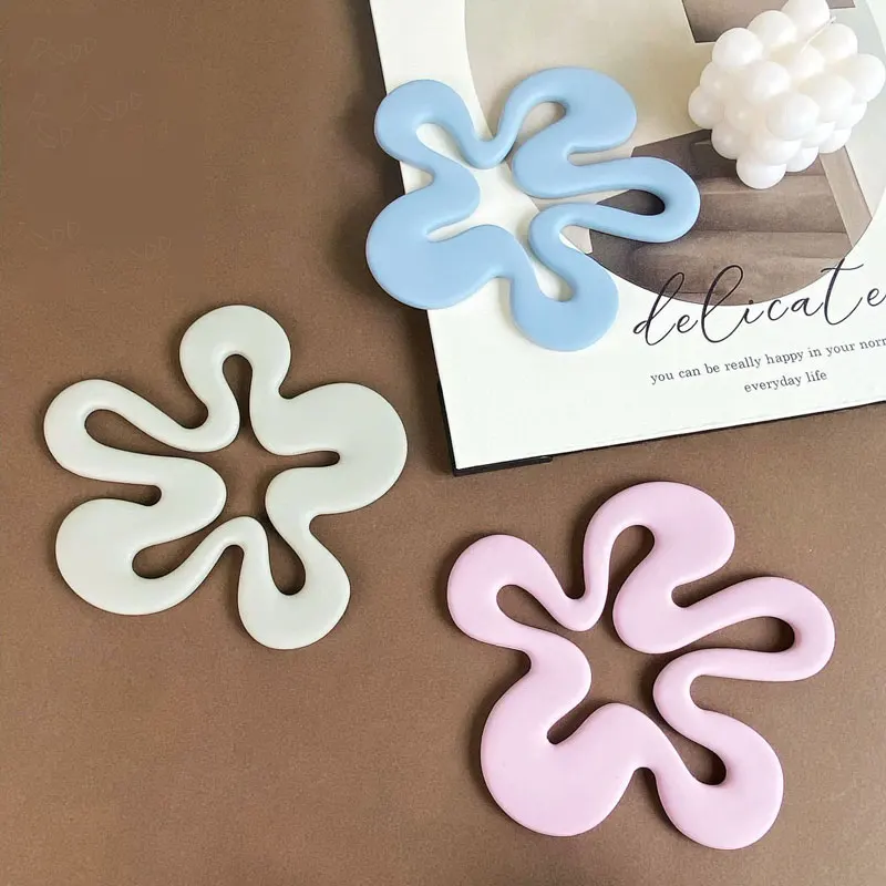 Set di 3 Sottobicchieri in silicone a forma di nuvola, Antiscivolo e resistenti al calore per bevande, Ideali per casa, Ufficio, Bar e ristorante – Design decorativo personalizzato