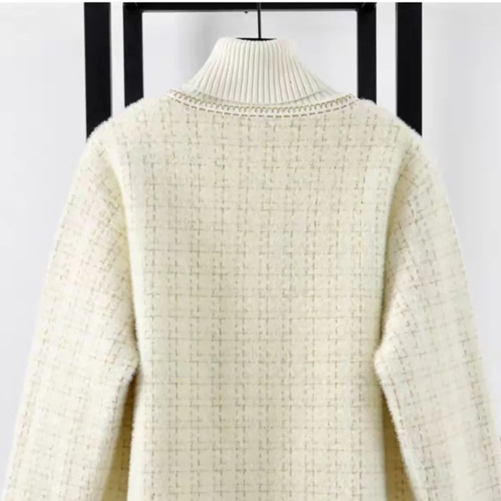 Рисунок 6 - Женское бархатное пальто с имитацией норки