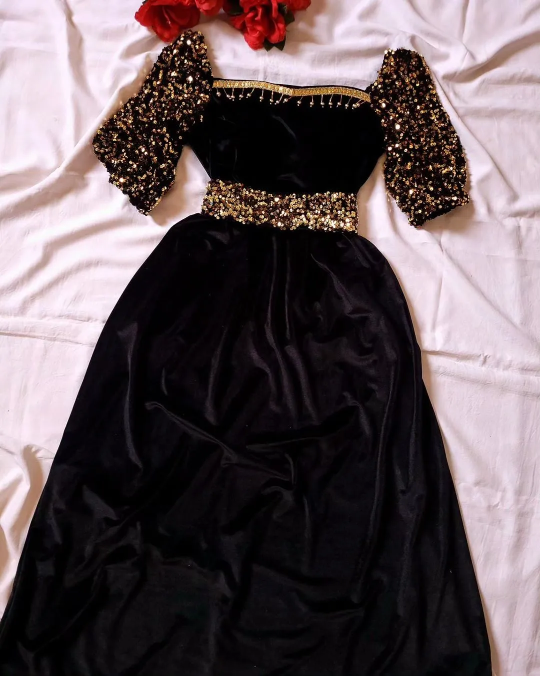 

Elegant Black Short Slreeves Prom Dresses Pleated Sequins Beadings Robes The Soirée Floor Length Formal Party Dresses