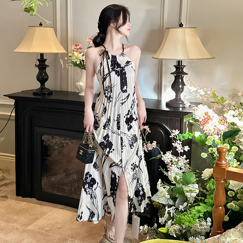 

Summer New Black Hanging Neck Dress Women's High end Feeling Seaside Holiday Fake Print Long Skirt Beach Skirt