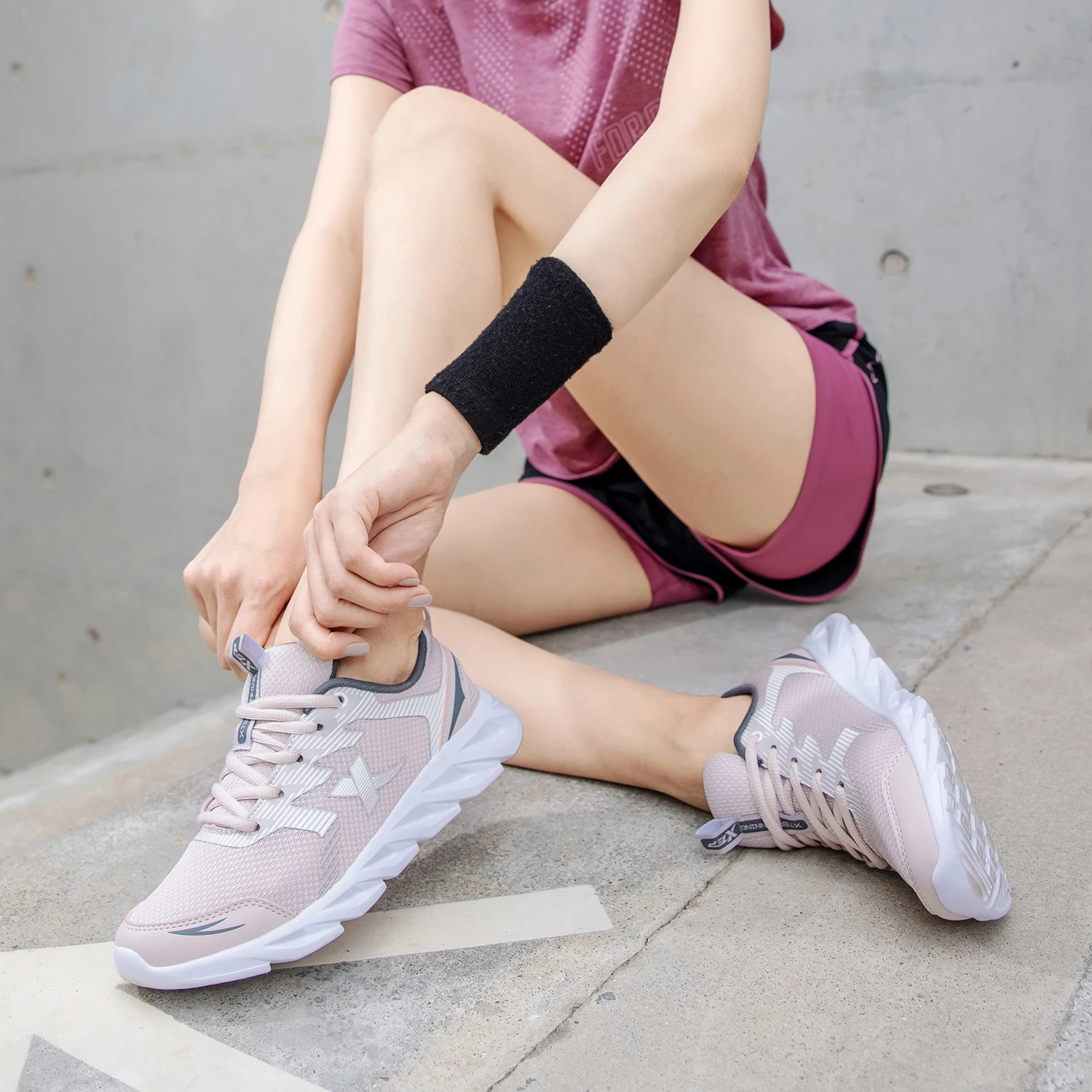 Xtep Women Running Shoes Breathable Cushioning running shoes,women sneakers