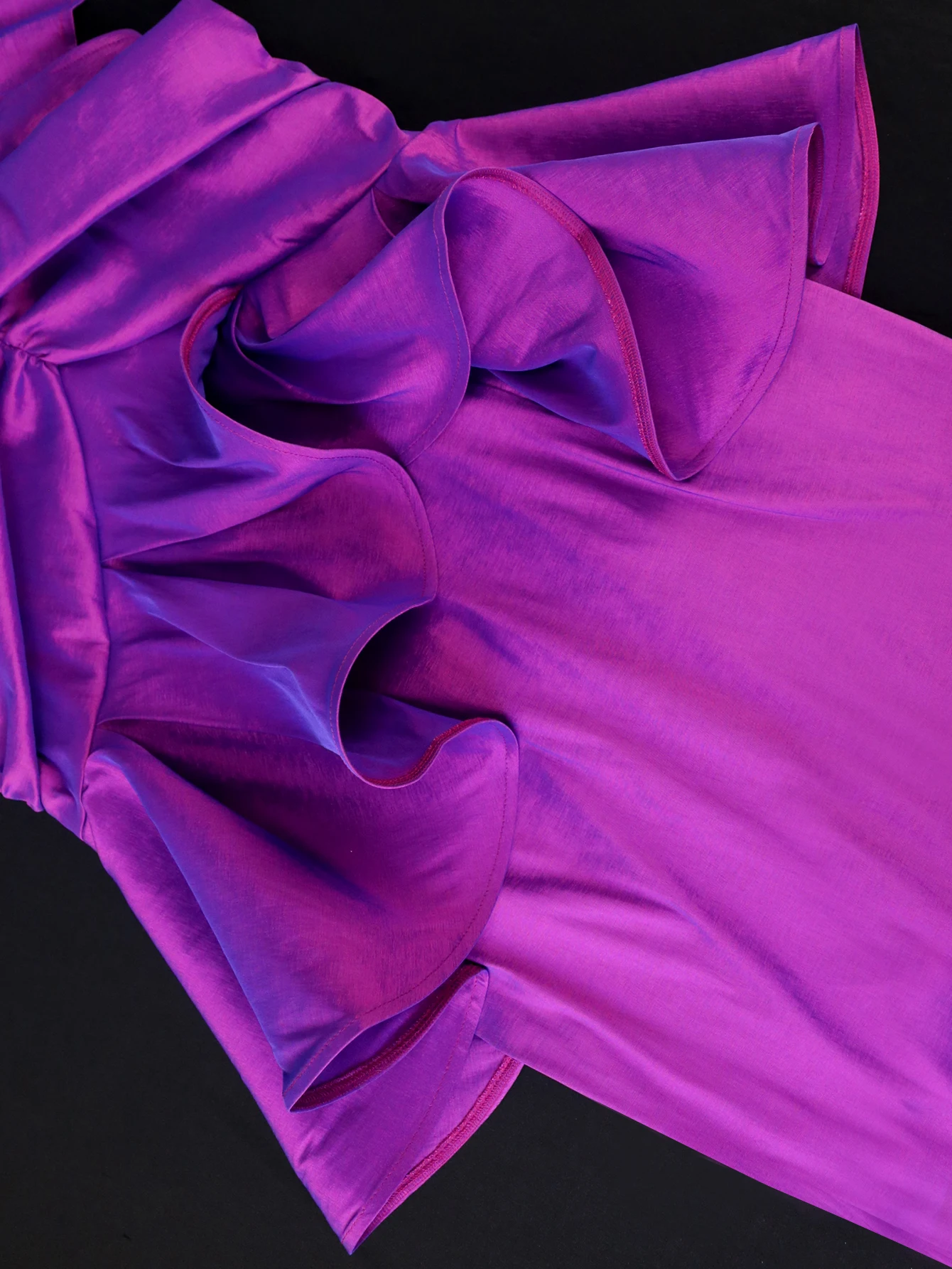 Рисунок 6 - Женское платье с открытыми плечами