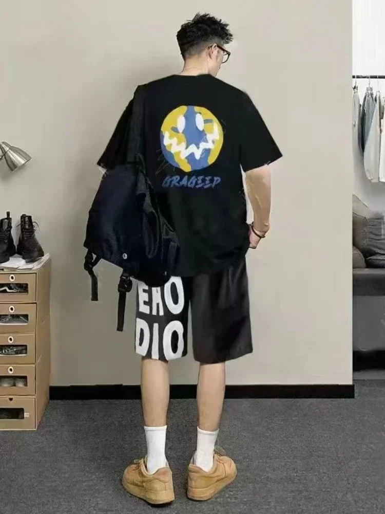 thumbnail image 1 of Conjuntos de gimnasio para hombre, ropa deportiva con estampado gráfico de algodón, conjunto de dos piezas moderno, camisetas, pantalones cortos, trajes para hombre, ropa de estilo coreano esencial, 1 of 5
