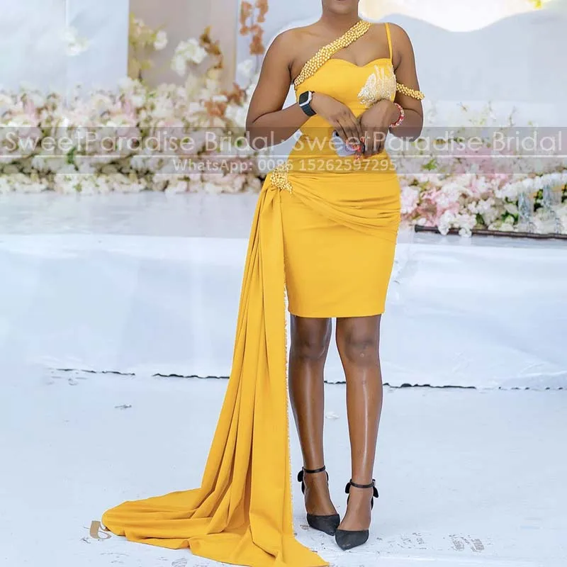 

Heavily Beaded Short Cocktail Dresses With Streamer One Shoulder Sleeveless Gold Yellow Sheath Mini Party Dress Formal Gown
